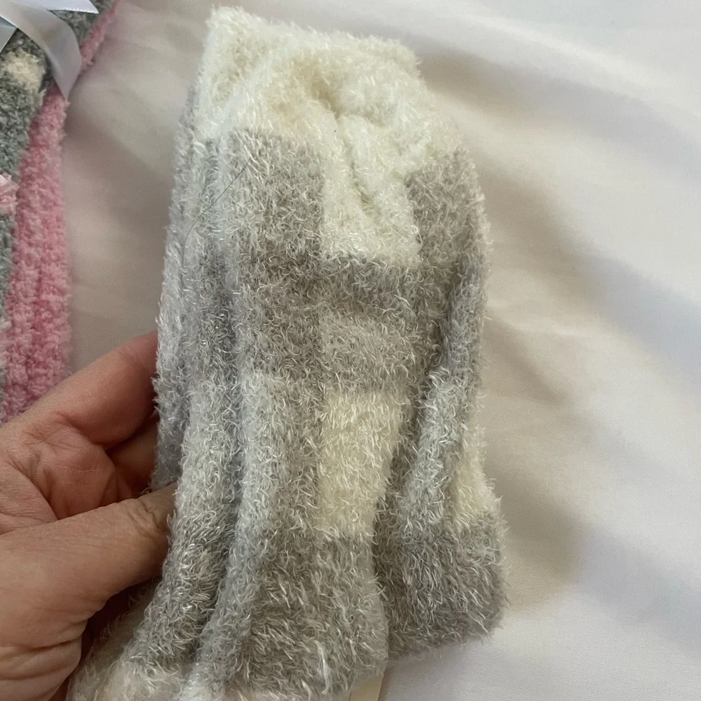 5-Piece Set Fuzzy/Cozy Socks - Pink, Gray, Cream, NWT, Size 4-10 and 4-11‎